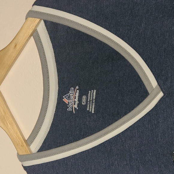 New York Yankees V-neck T shirt - Picture 3 of 4